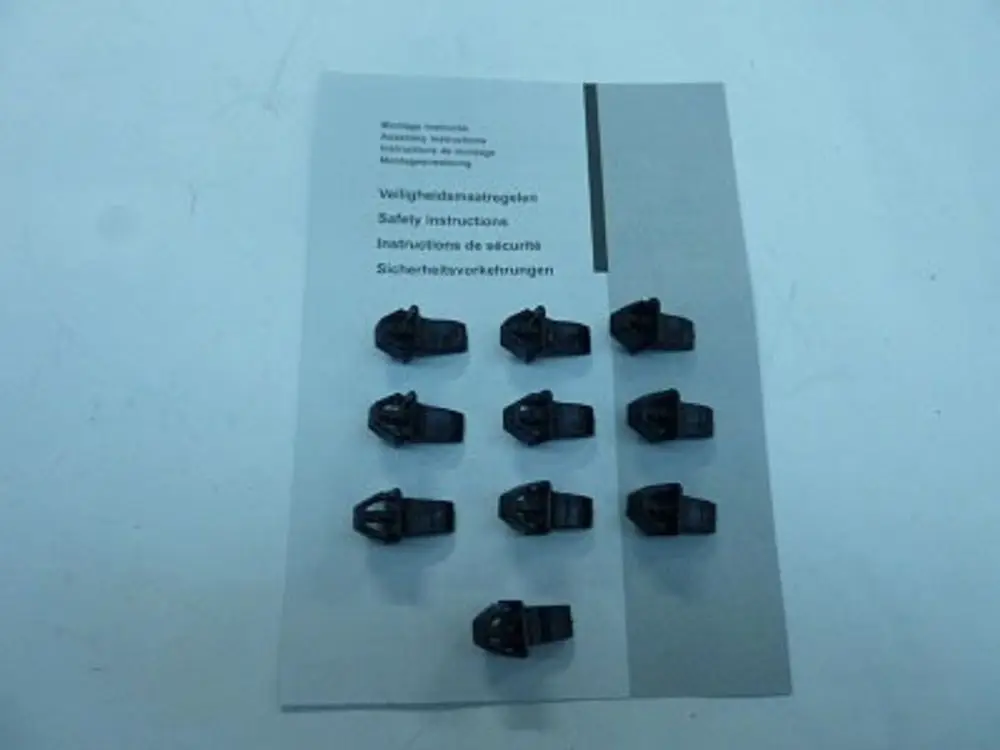 Schwarze Schnappbolzen von Remeha, angeordnet in zwei Reihen auf einer Bedienungsanleitung mit Sicherheitsinformationen in mehreren Sprachen.